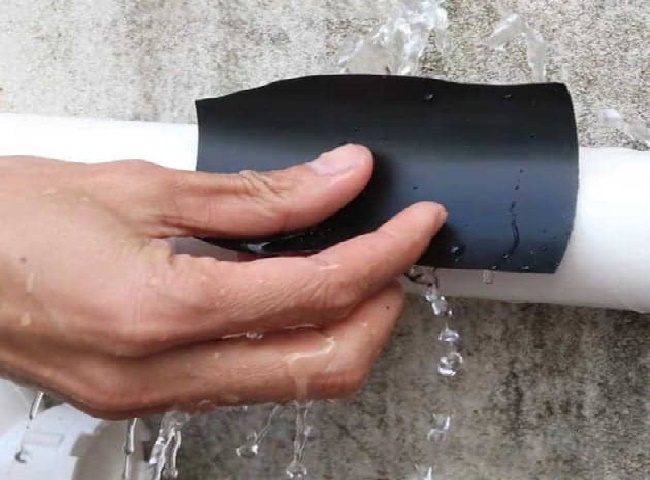 Vá lại lỗ thủng đường ống nước