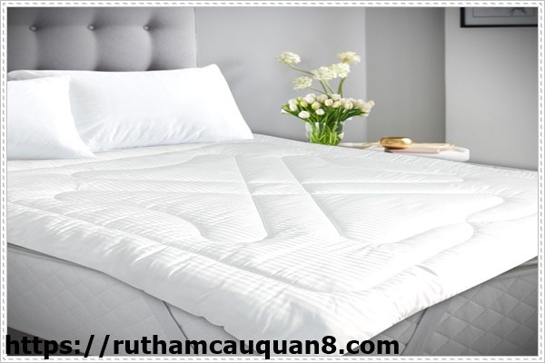 Quét dọn sàn phòng ngủ ,vệ sinh chăn nệm thường xuyên