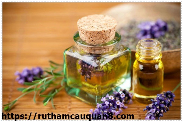 Nh&agrave; vệ sinh bị bốc m&ugrave;i l&agrave; chuyện kh&ocirc;ng của ri&ecirc;ng ai. Tuy nhi&ecirc;n, khi đối mặt với t&igrave;nh trạng n&agrave;y, người ta sẽ c&oacute; những lựa chọn kh&aacute;c nhau. Thay v&igrave; sử dụng những sản phẩm h&oacute;a chất để khử m&ugrave;i toilet, c&aacute;c bạn vẫn c&oacute; thể sử dụng những sản phẩm đến từ tự nhi&ecirc;n. Sau đ&acirc;y, ch&uacute;ng t&ocirc;i sẽ hướng dẫn c&aacute;c bạn một số c&aacute;ch l&agrave;m thơm nh&agrave; vệ sinh m&agrave; kh&ocirc;ng cần sử dụng h&oacute;a chất với tinh dầu