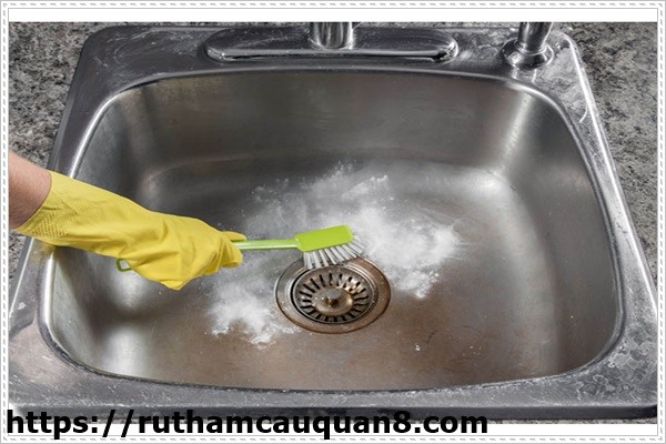 Thường xuyên dọn dẹp các khu vực xung quanh căn nhà của bạn