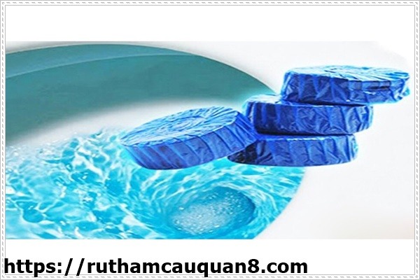 Cách dùng viên tẩy sạch bồn cầu như thế nào